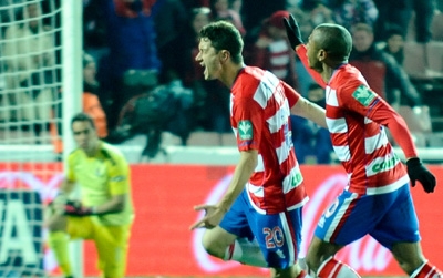 Piti celebra un tanto ante la Real Sociedad (JOSÉ M. BALDOMERO)