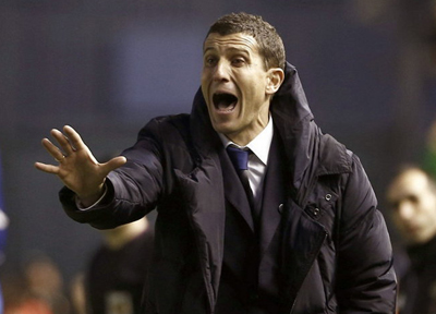 Javi Gracia da instrucciones desde la banda 