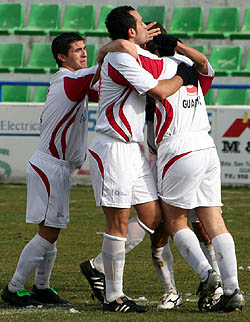Los accitanos celebrando el gol (GUADIXCF.ES)