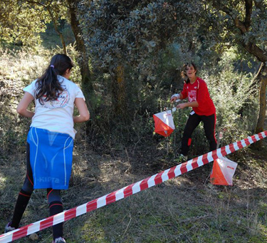 Dos participantes en plena prueba 