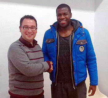 Theo junto al gerente de la entidad lojeña (MANOLO ÉCIJA)