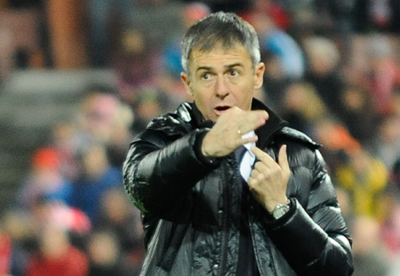 Alcaraz dando indicaciones desde la banda (BALDOMERO)