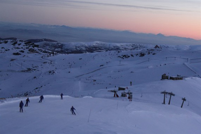 Sierra Nevada amanecía con esquiadores en sus pistas 