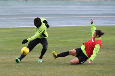 Iturra intenta cortar un centro de Pereira 