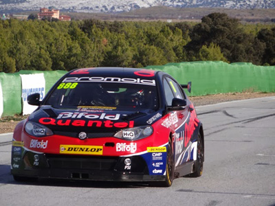 Coche participando en el test polaco 