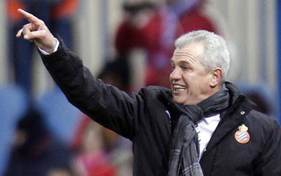 Aguirre da instrucciones desde la banda 