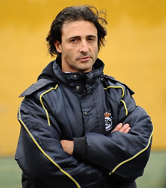 Adrián Dezotti sigue a su equipo desde la banda (BALDOMERO)