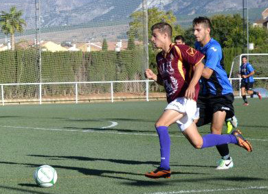 Partidazo en la Ciudad Deportiva de Alhendín. (LÁZARO)