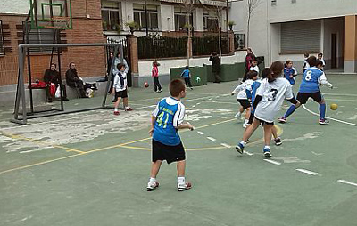 Los más pequeños disfrutaron de una jornada de balonmano 