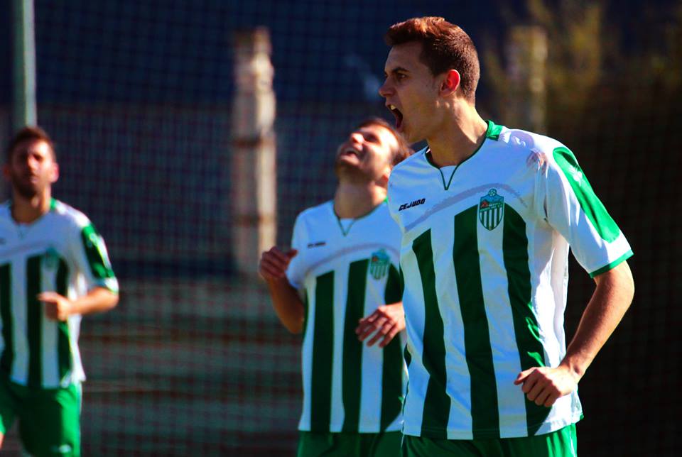 Los jugadores eufóricos tras la épica remontada (ROMERO)