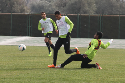Angulo ha entrenado con una férula en su mano derecha 