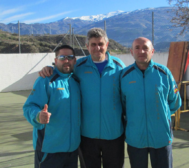 Los atletas almuñequeros antes de tomar la salida 