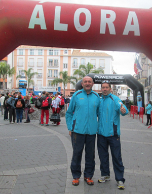 Los atletas almuñequeros antes de tomar la salida 