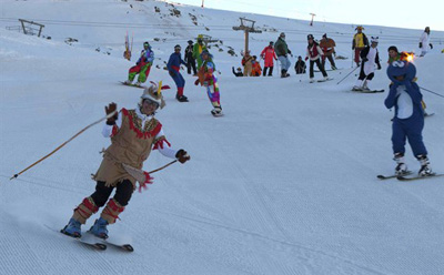 El carnaval llenó de colorido Sierra Nevada 