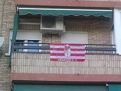 Balcón con los colores del Granada 