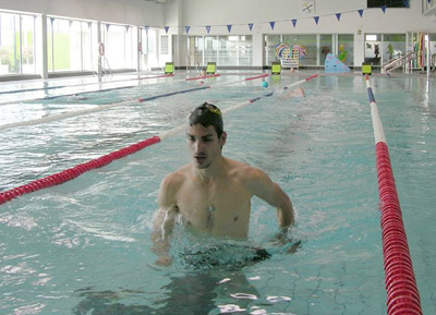 Amezcua está trabajando en la piscina 