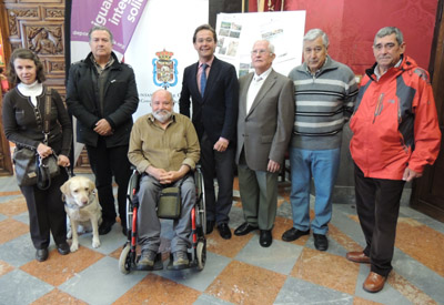 Granados, junto a participantes del programa de senderos 