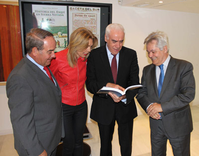 Presentación del libro conmemorativo 