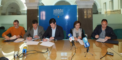 Firma del convenio entre el Ayutamiento y los diferentes clubes deportivos 