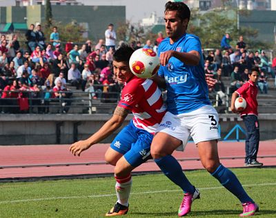 Un momento del partido de ida frente a La Roda (JM ROMERO)