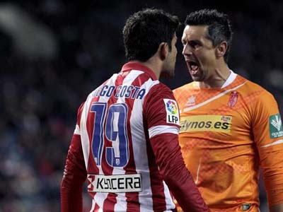 Roberto se encara con Diego Costa (TERRA.ES) 