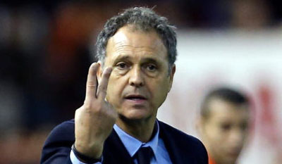 Caparros gesticula desde la banda 