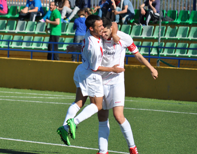 Ubric celebra el segundo gol con las Brigadas y agradece a Toni por el pase
