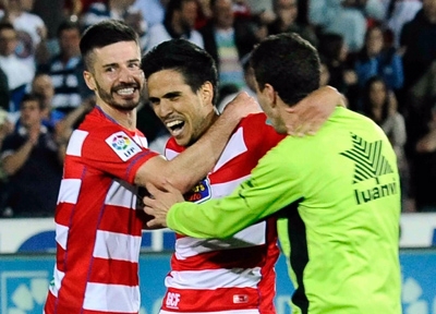 Fran Rico, Reci y Piti celebran la victoria ante el Barça (J. M. BALDOMERO)