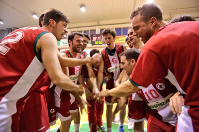 El equipo celebra el último triunfo de la temporada en el Veleta 