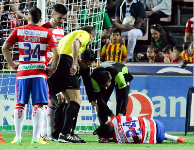Murillo tras su lesión en el encuentro ante el FC Barcelona (BALDOMERO)