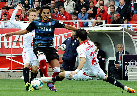 Recio salió lesionado durante el partido ante el Sevilla FC (BALDOMERO)