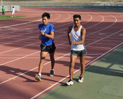 Dos de los marchadores ecuatorianos durante su entrenamiento 