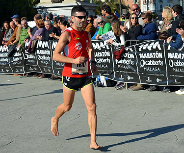 Santi Ruiz durante una carrera de Barefoot (GRJ)