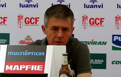 Alcaraz en la rueda de prensa previa a medirse al Almería (GRJ)