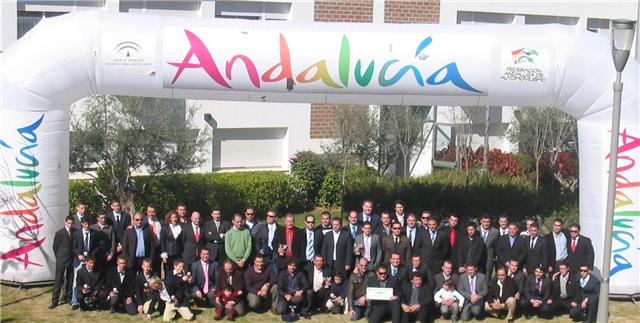 Foto de familia de los asistentes y premiados en la Gala de Campeones`