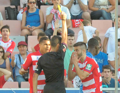 Murillo protesta la señalización del penalti (BALDOMERO)