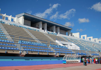Montaje y desmontaje de gradas en el estadio 