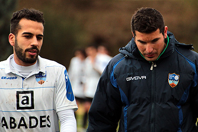 Funes dialoga con Choco tras un partido (ROMERO)