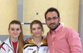 Raquel y Claudia junto a Manuel 