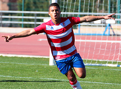 Machis celebrando uno de sus goles con el filial nazarí (ROMERO)