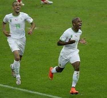 Brahimi celebra el tanto conseguido 