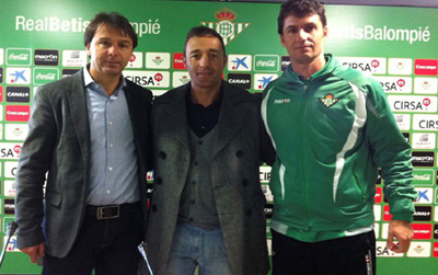 Óscar Cano el día de su presentación como técnico del Betis B 