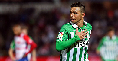 Rubén Castro ya sabe lo que es marcar en Los Cármenes 