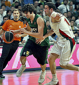 Ricky Rubio se escapa de Nico Gianella  (ACB.COM)