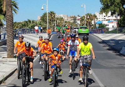 Las calles de Almuñécar se llenaron de ciclistas 