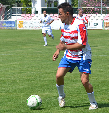 Valverde durante un encuentro con losexjugadores del Granada CF (LÁZARO)