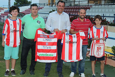Acto de presentación del acuerdo entre ambos clubes 