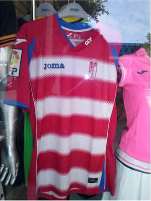 La nueva equipación ya ha aparecido en la tienda del club 