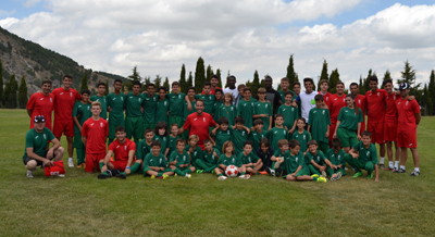Los participantes del campus han disfrutado con la visita de los jugadores rojiblancos 
