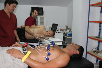 Riki y Larsson durante una de las pruebas médicas a las que han sido sometidos (GRJ)